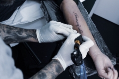 mesa-familiar-de-tatuajes-y-piergings-tattoos-triangulo-en-badajoz